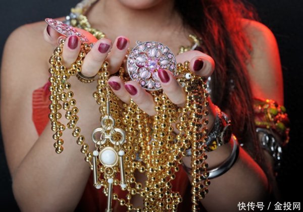 博宝配资 金价震荡！2025年7月15日各大金店黄金价格多少钱一克？